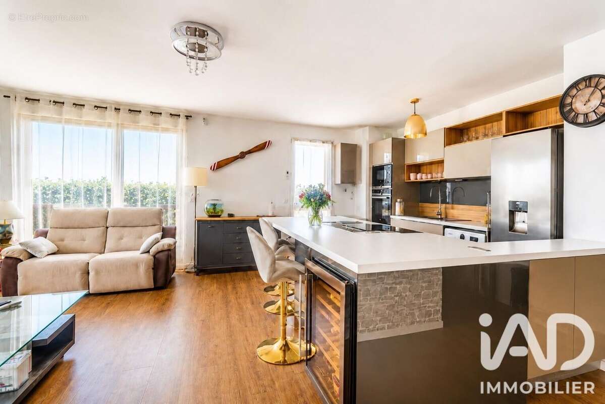 Appartement 81 m² à Villeron  - photo 3