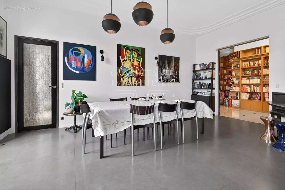 Appartement à PARIS-17E