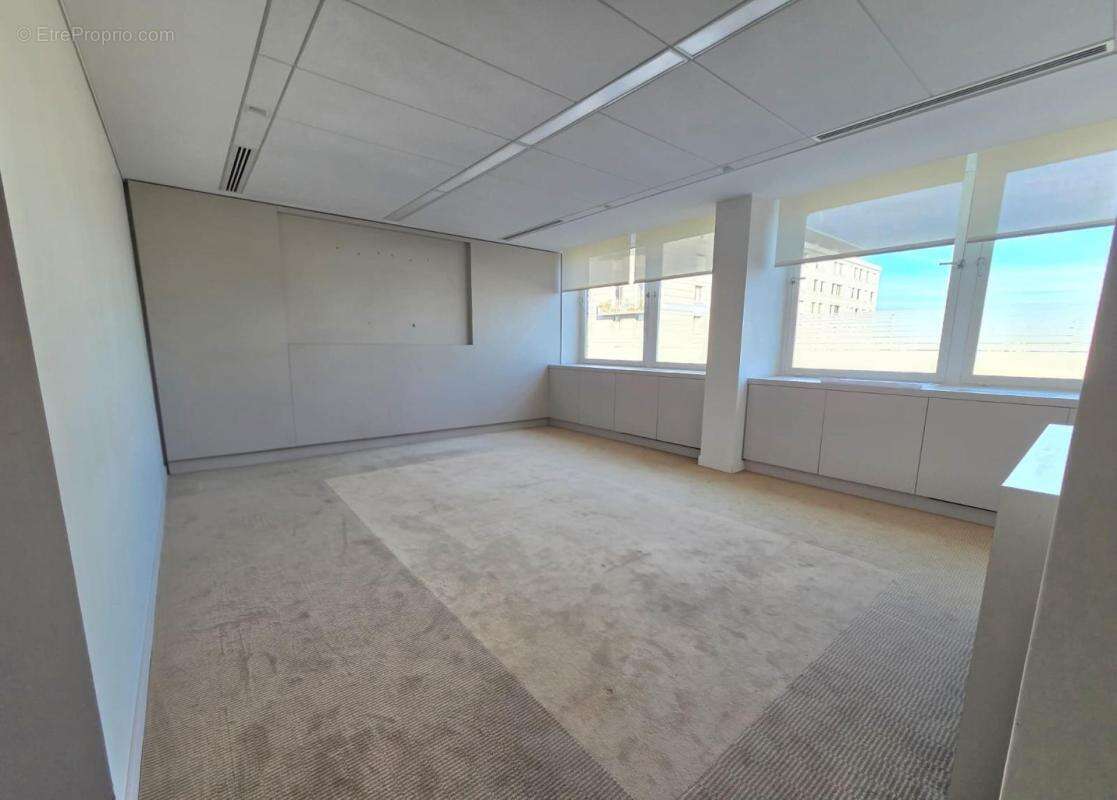 Bureaux d'exception 1630m² - Vue panoramique Paris - 27 parkings - photo 8
