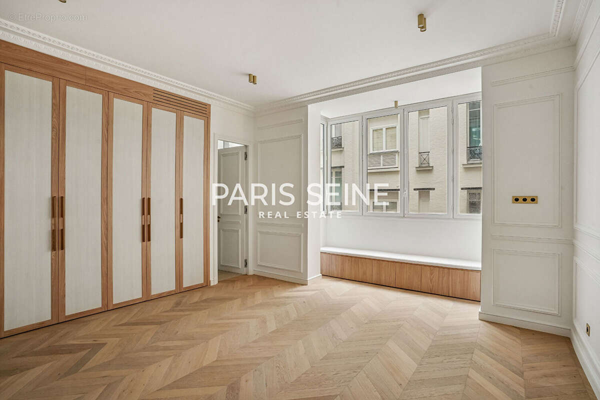 Appartement à PARIS-8E