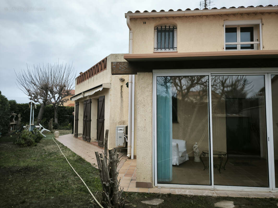 Maison à SAINT-LAURENT-DE-LA-SALANQUE