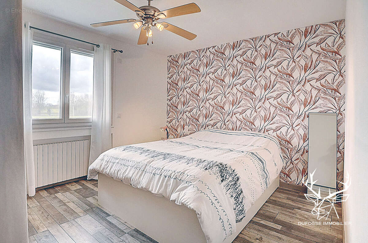 Maison à LA CHAPELLE-DE-LA-TOUR