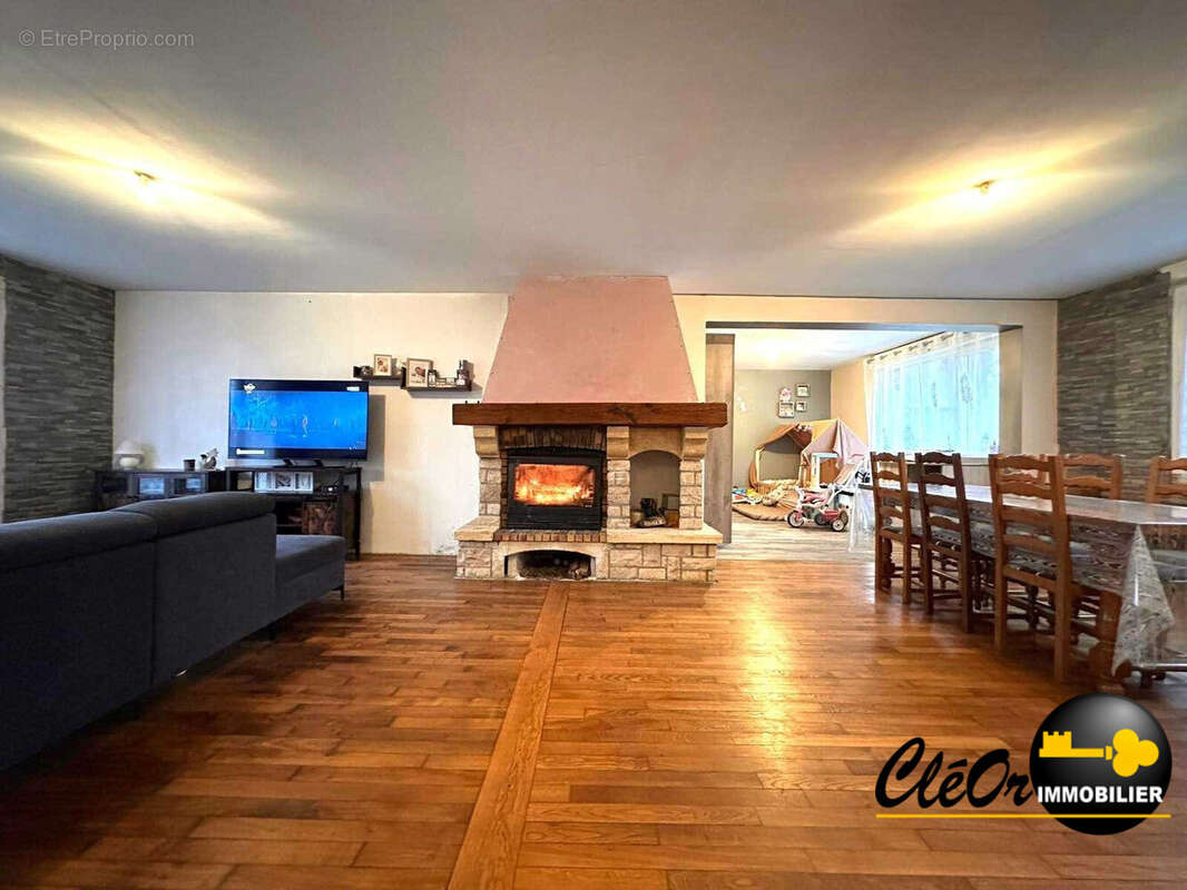 Maison à MONTAGNY-LES-SEURRE