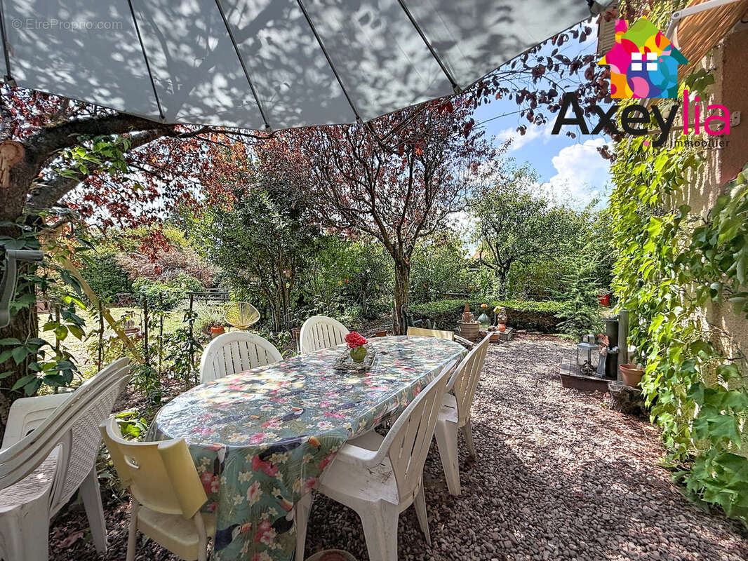 A vendre - riorges - maison avec deux chambres, garage et terrain clos - photo 13