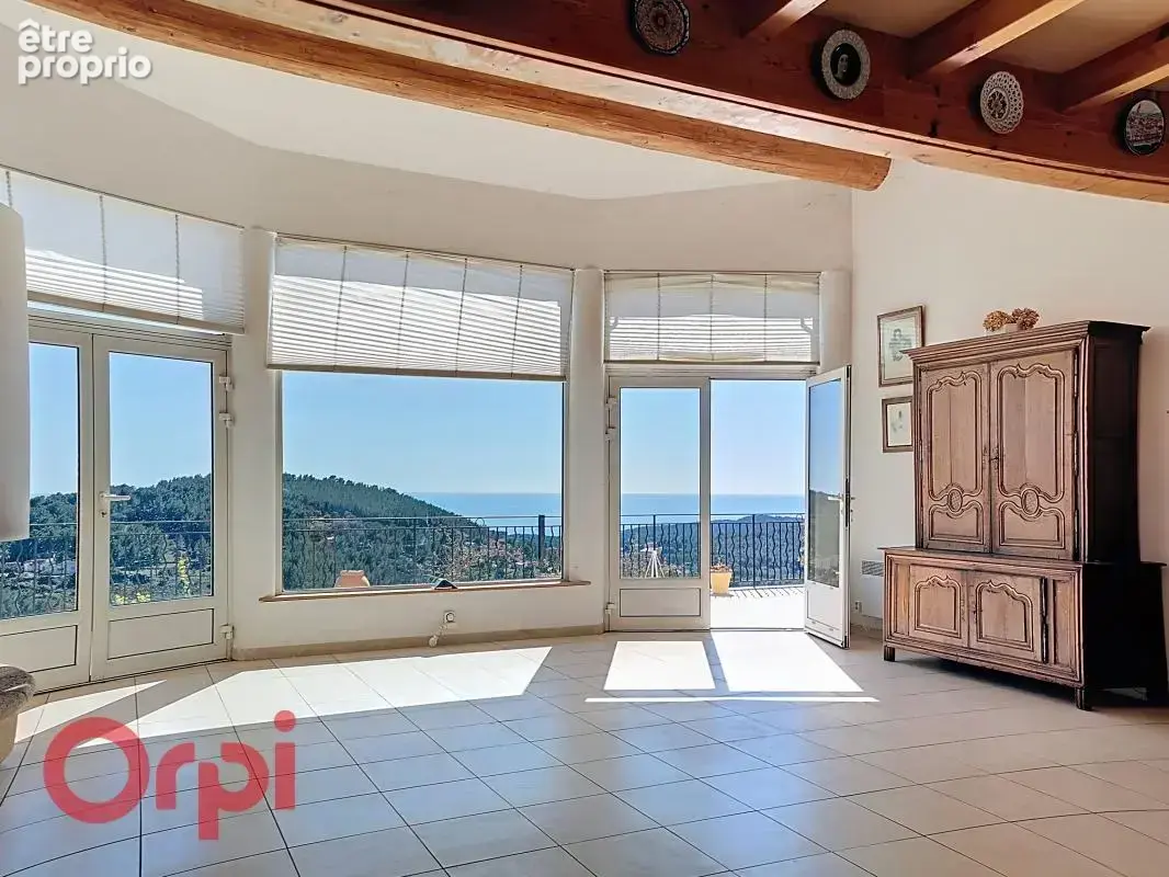 Superbe villa T7 entre Bandol et La Cadière-d'Azur  Vue Mer à 180°  Terrain 5 000 m - photo 9
