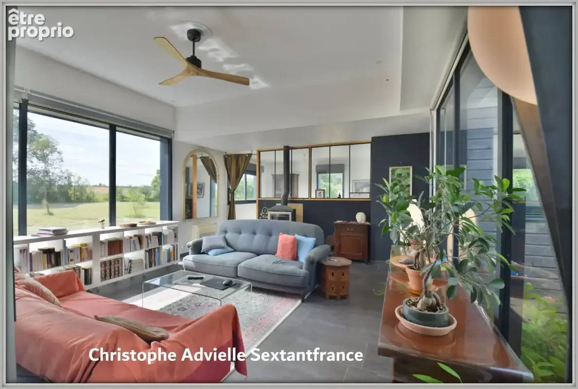 Villa d'architecte ossature bois, plain pied , 4 chambres , piscine, garage et atelier sur 1,6 Ha - photo 2