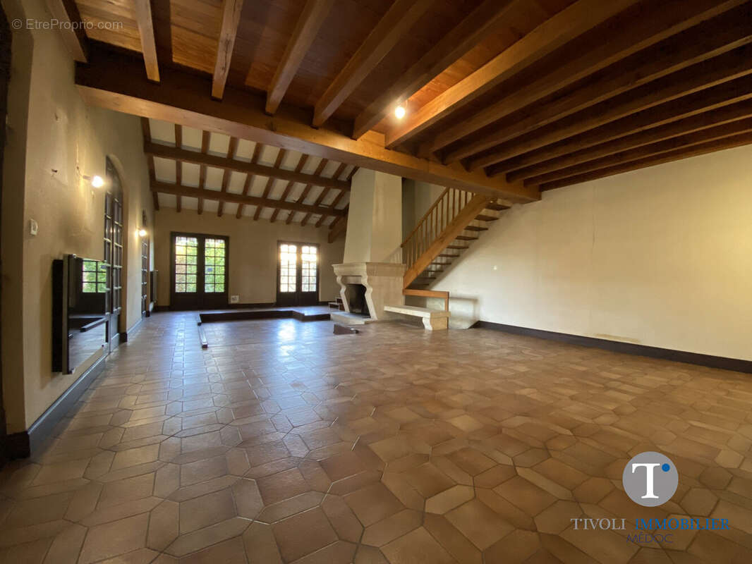 Salon - Maison à LESPARRE-MEDOC