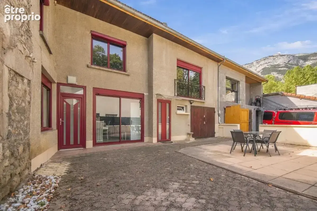 Maison de 6 pièces de 138 m² à Varces-Allières-et-Risset - photo 1