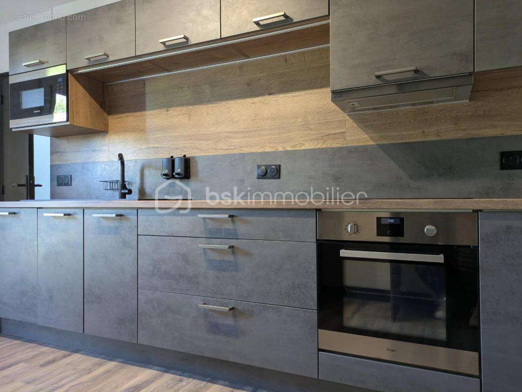 Appartement de type T4 transformé en T3 de 95 m2- Résidence sécurisée avec parc - photo 6
