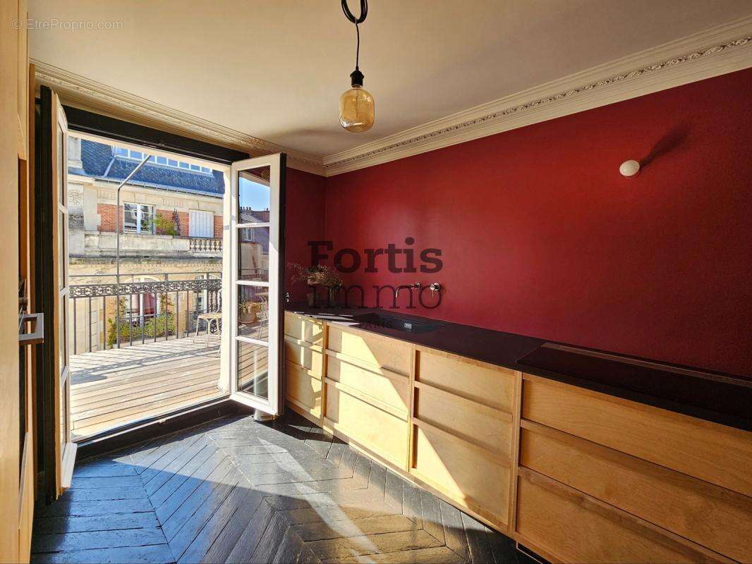 Appartement à PARIS-10E