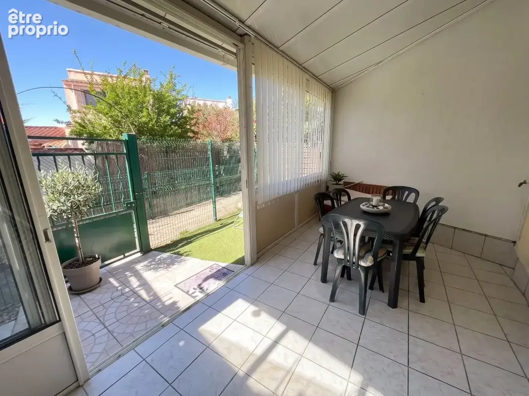 Rare à la vente  Charmante maisonnette de plus de 51m² dans une résidence face à l'Étang de Thau avec piscine et parking privat - photo 5