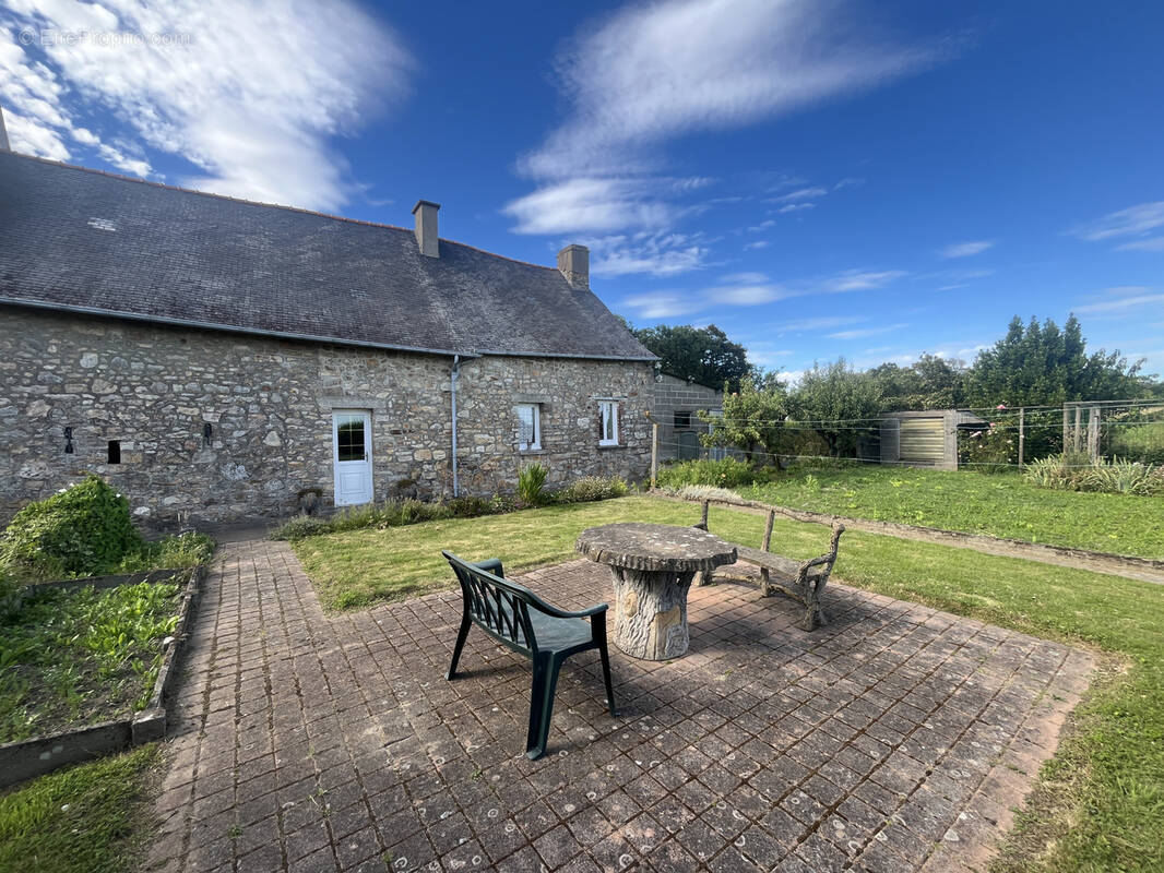 Maison à COMBOURTILLE
