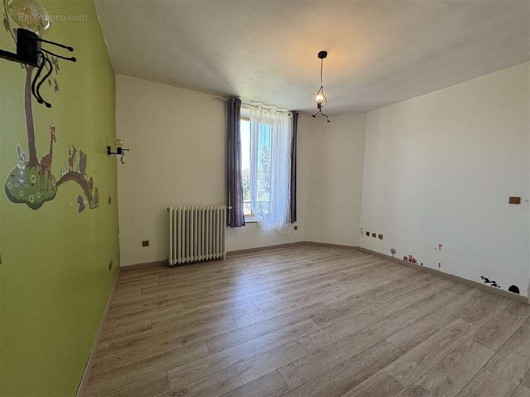 Maison à TREMBLAY-LES-VILLAGES