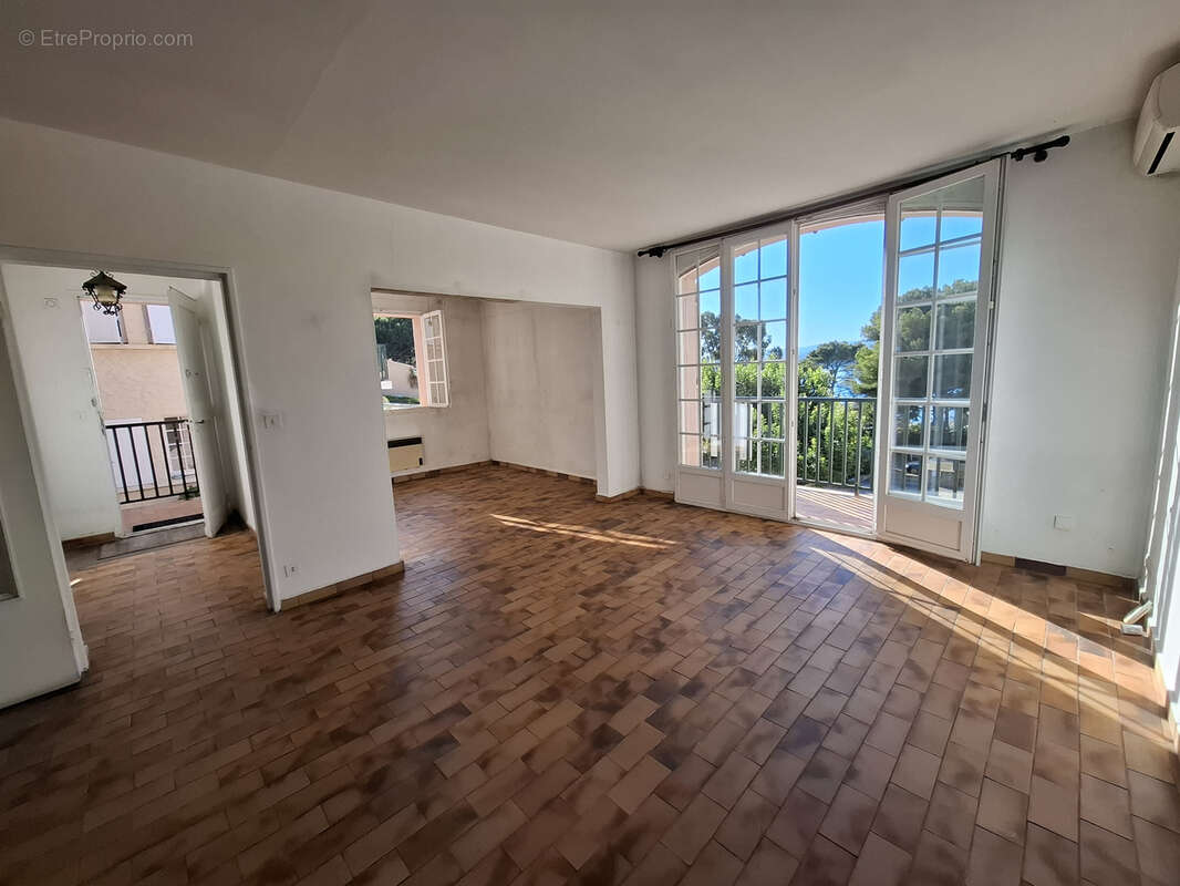 Appartement à SAINT-CYR-SUR-MER