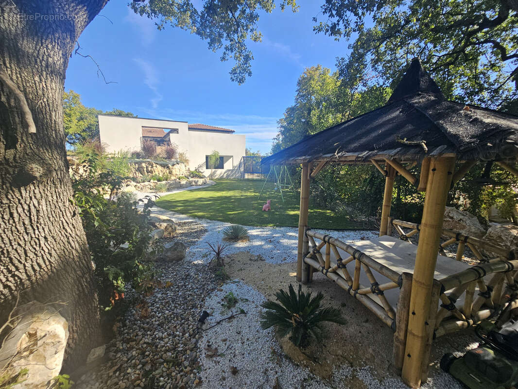 Maison à VILLEVIEILLE