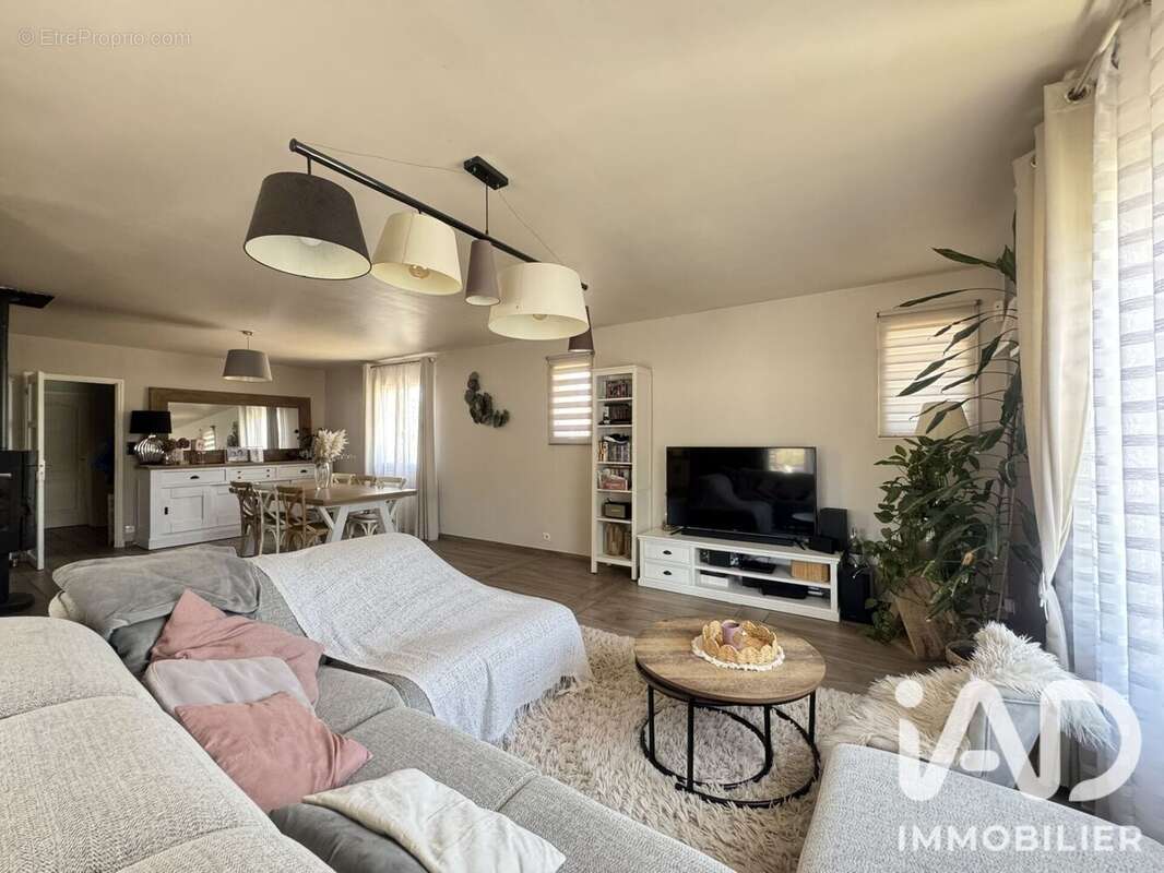 Maison 180 m² à Saint-Vallier  - photo 3