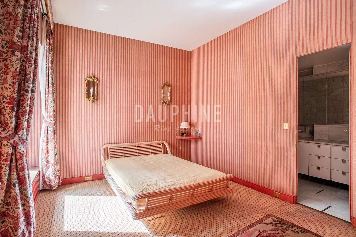 Appartement à PARIS-7E