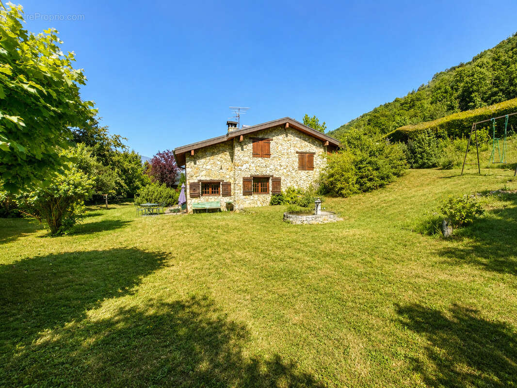 Maison 6 pièces avec terrain de 2748 m2 - photo 8