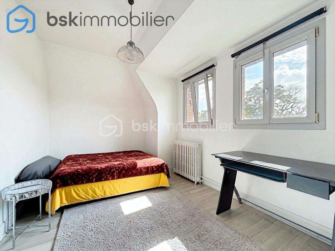 Maison à SAINT-ETIENNE-DU-ROUVRAY