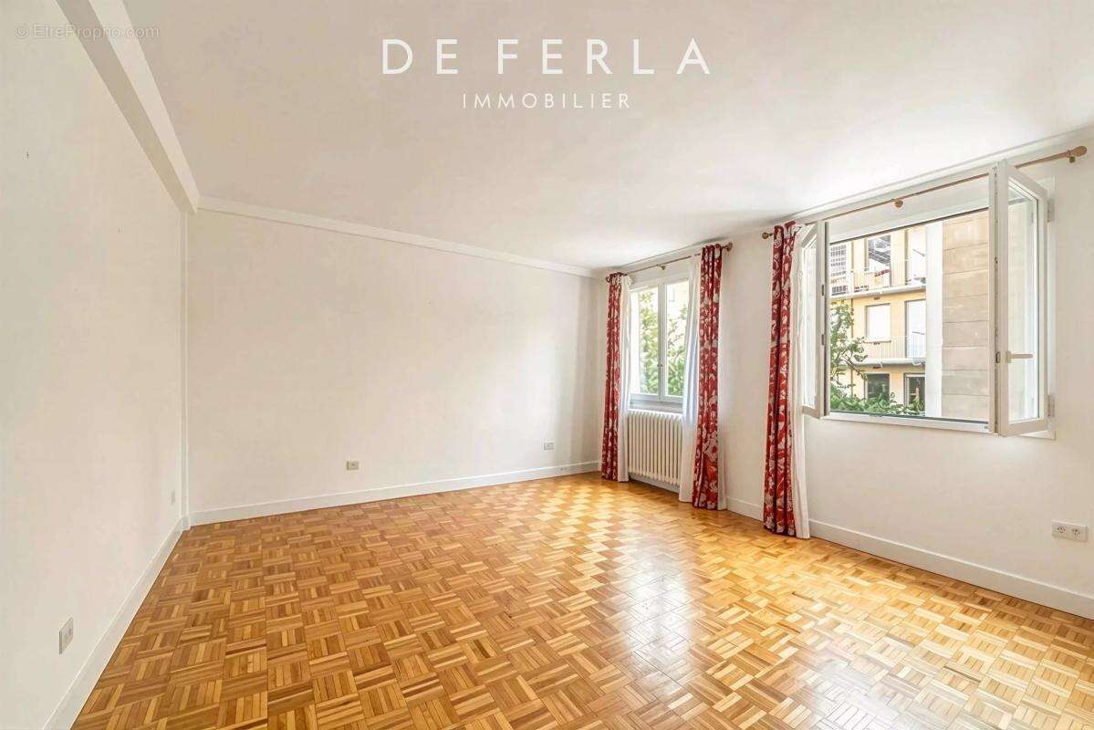 Appartement à PARIS-7E