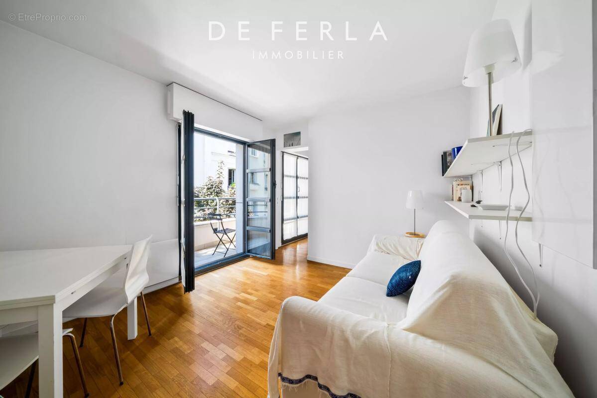 Appartement à PARIS-14E