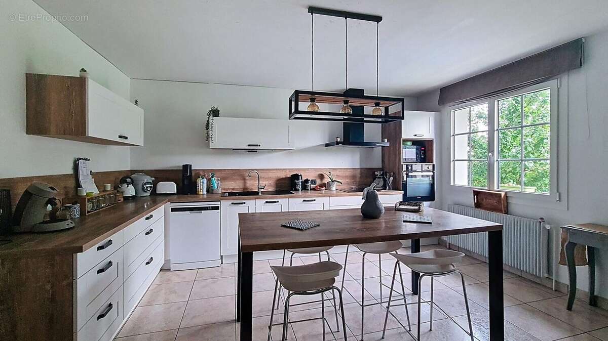 Cuisine 19 m² 85 - Maison à CUSSEY-SUR-L'OGNON