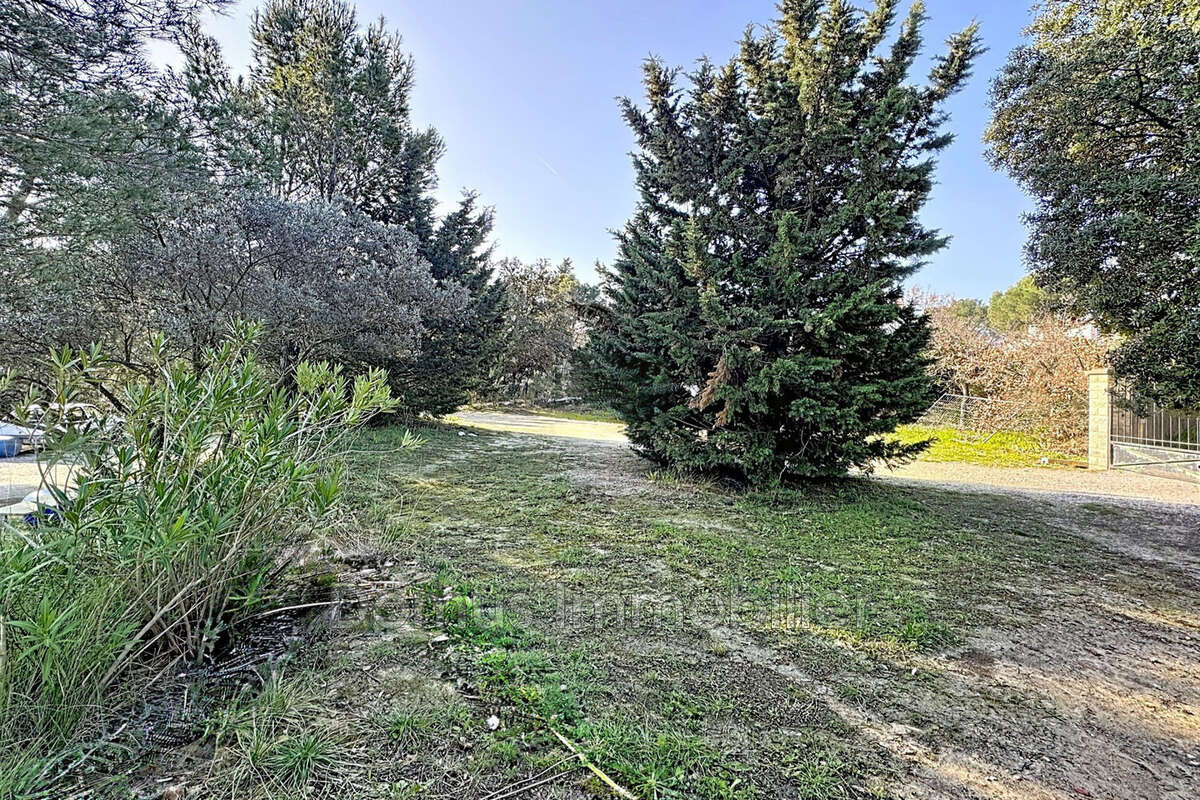 Terrain à CAUMONT-SUR-DURANCE