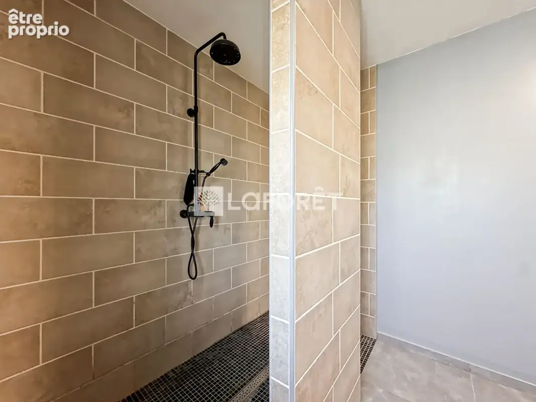 Maison Bessens 13 pièce(s) 323.32 m2 - photo 5