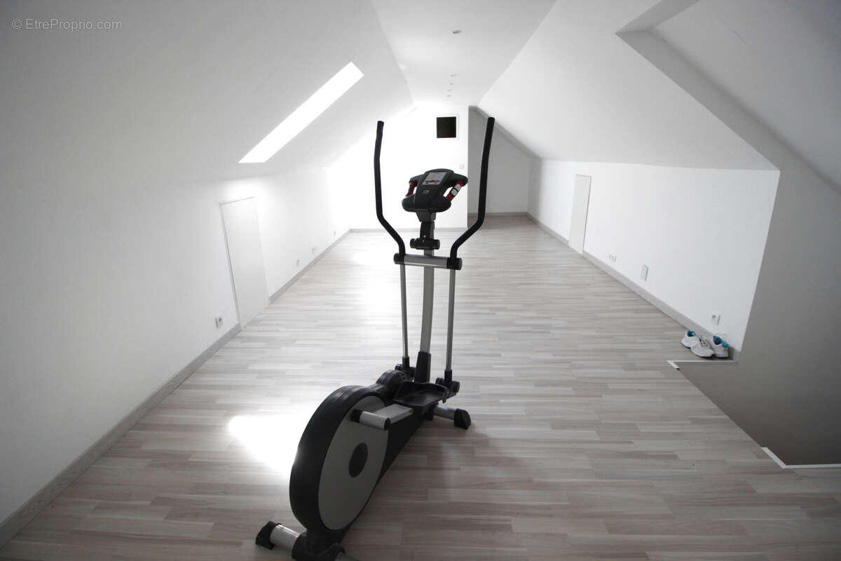 Maison à MANDRES-LES-ROSES