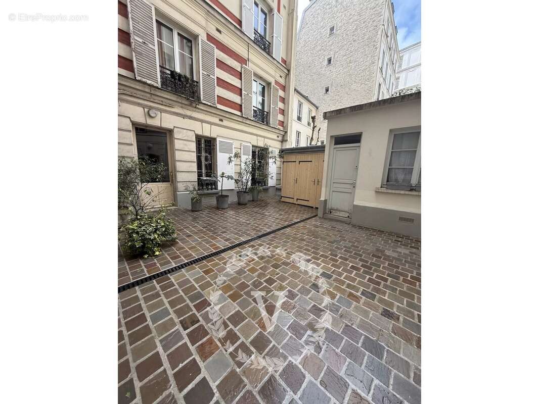 Commerce à PARIS-17E