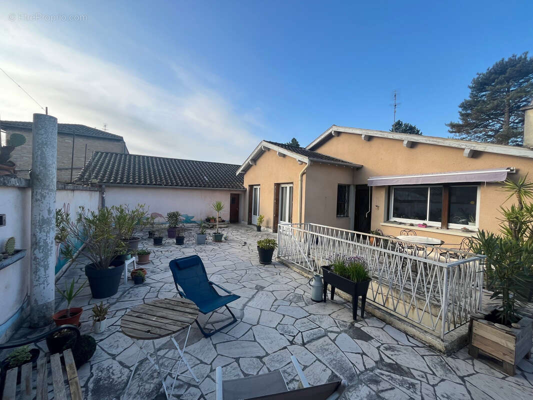 Maison à MONTMERLE-SUR-SAONE