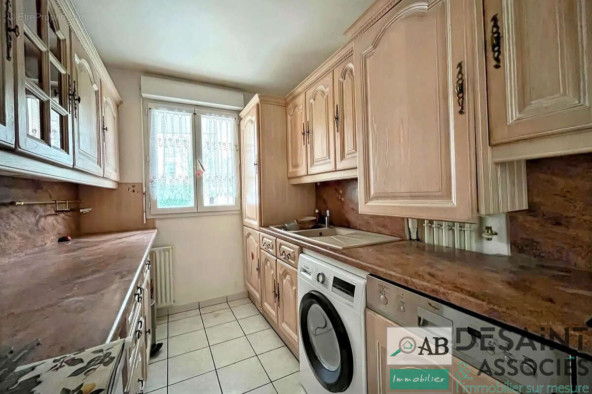 A vendre sur MONTÉVRAIN, appartement type F4 de 75 m2 3 chambres, balcon de 10 m2 et garage. - photo 5