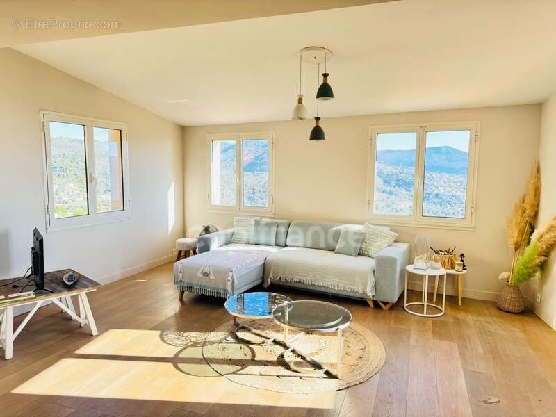 Appartement à FALICON