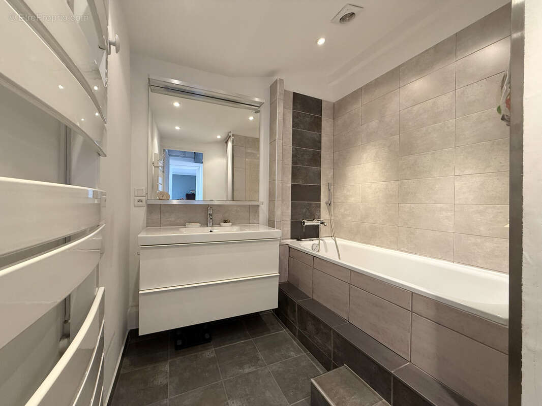 Appartement à MARSEILLE-6E