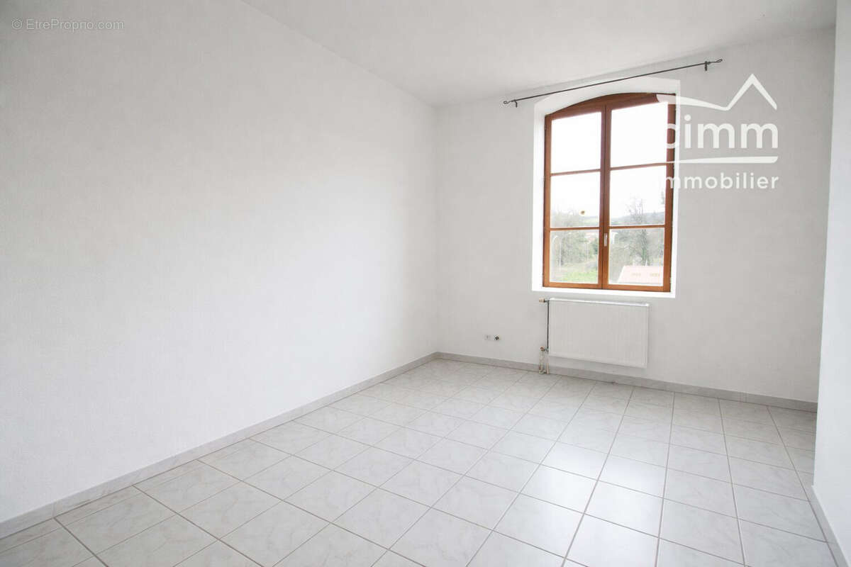 Appartement à SAINT-SIMEON-DE-BRESSIEUX