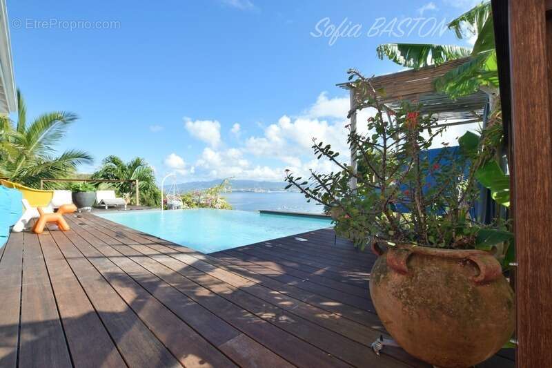 Maison à LES TROIS-ILETS