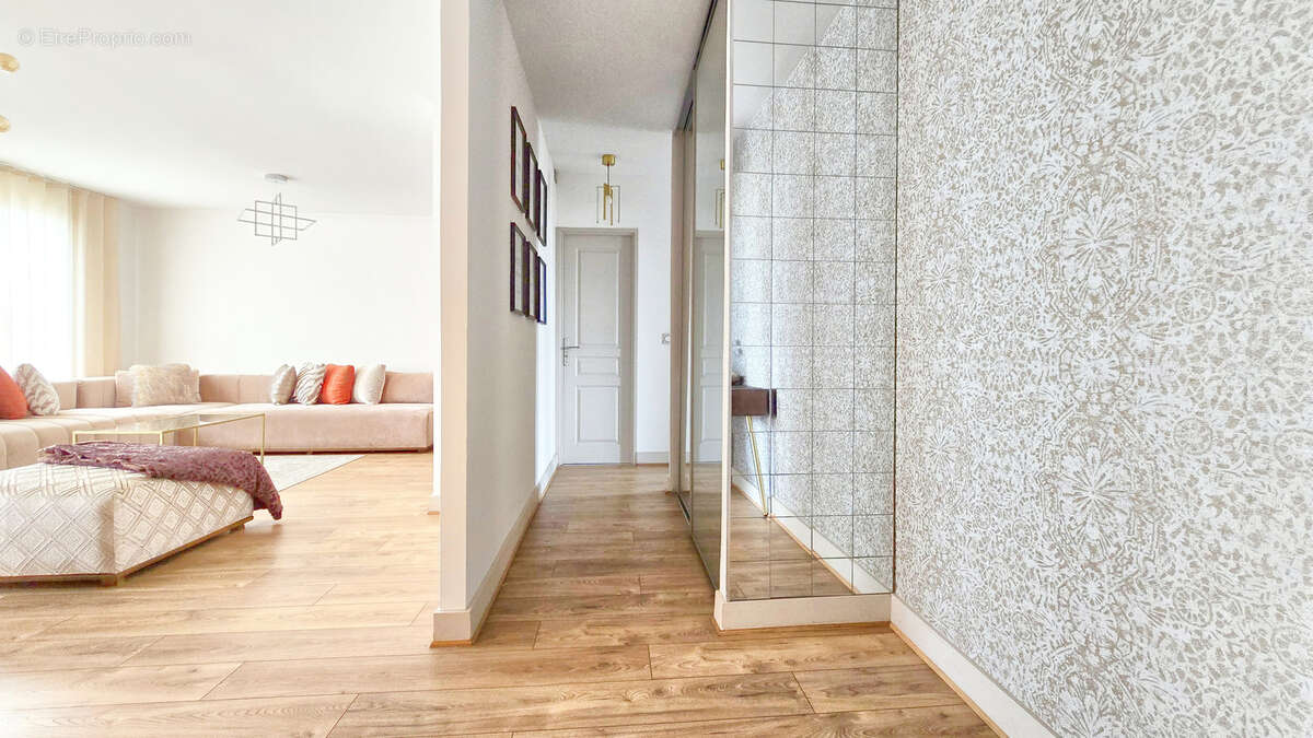 Appartement à SARTROUVILLE