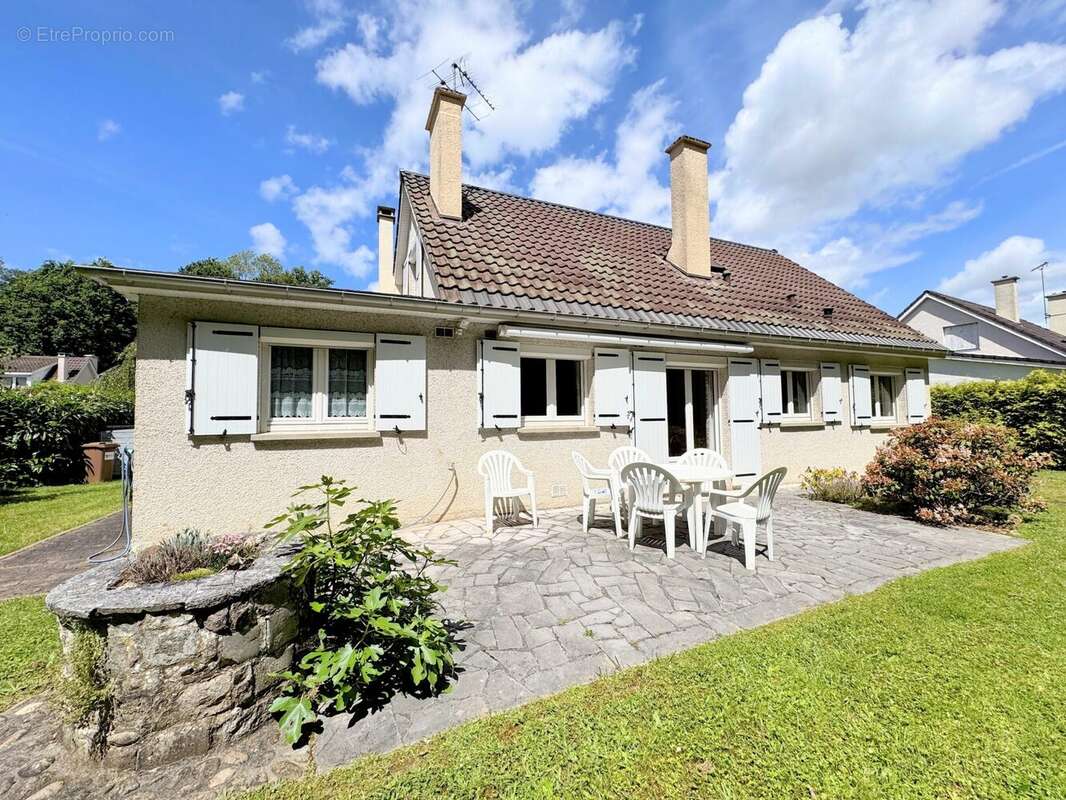 Maison à LE MESNIL-SAINT-DENIS