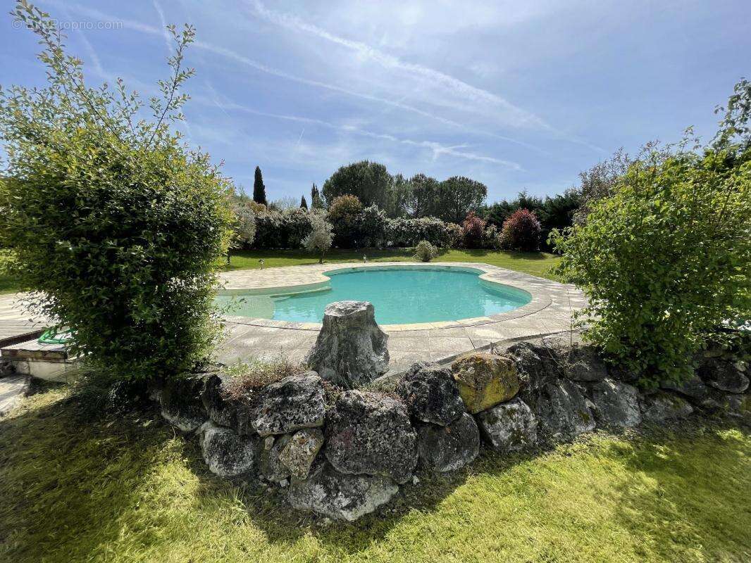 Maison à CASTERA-VERDUZAN