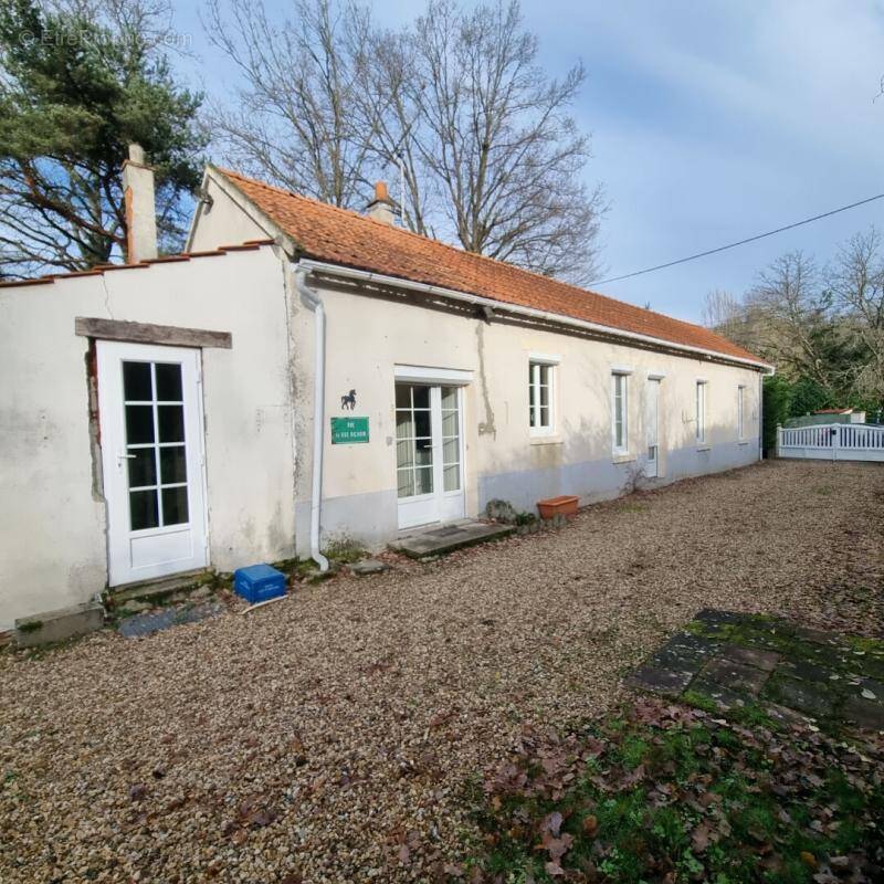 Maison à LES BORDES