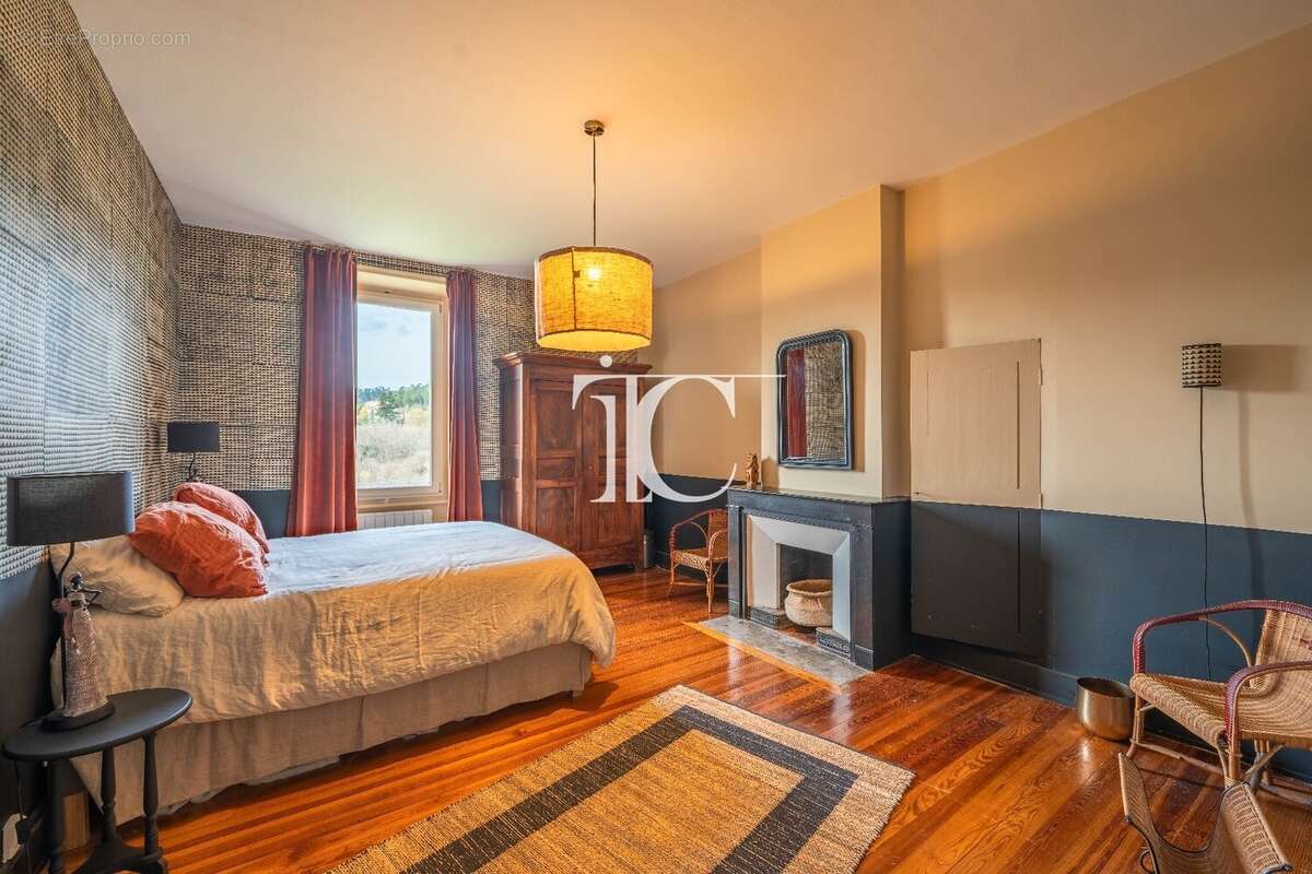 Maison à VINEZAC