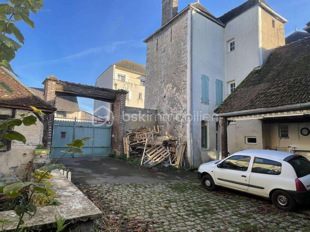 Appartement à VILLENEUVE-SUR-YONNE