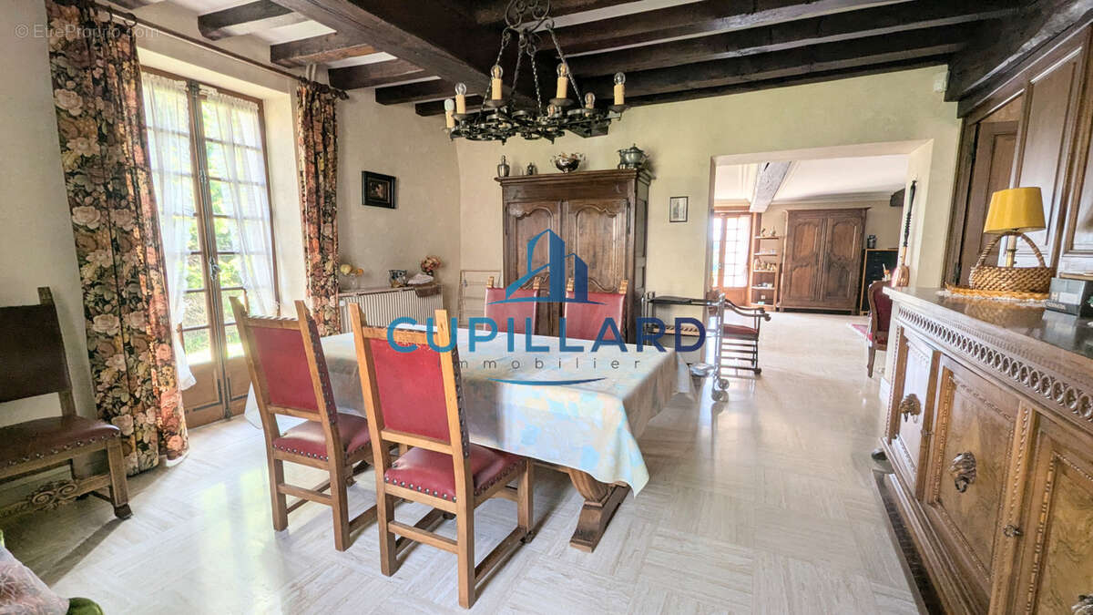 Maison à RENAISON