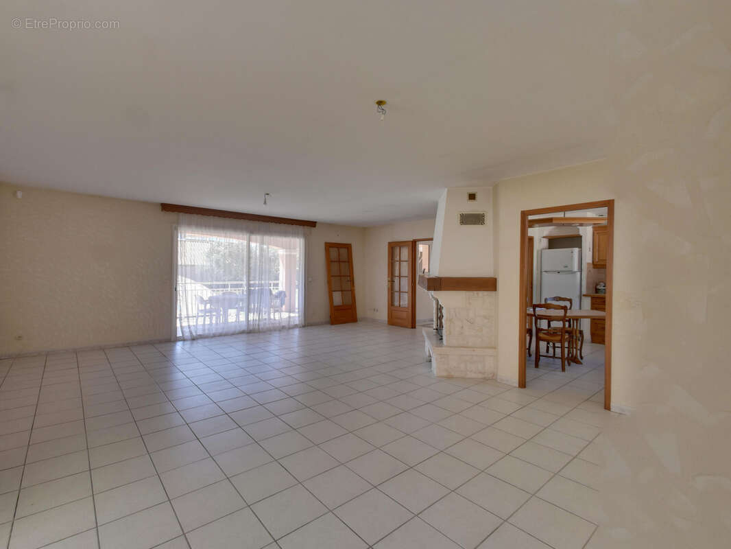 Maison à MONTELIMAR