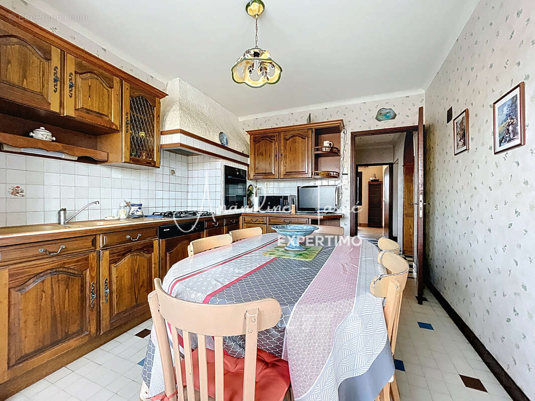 Maison à CREISSELS