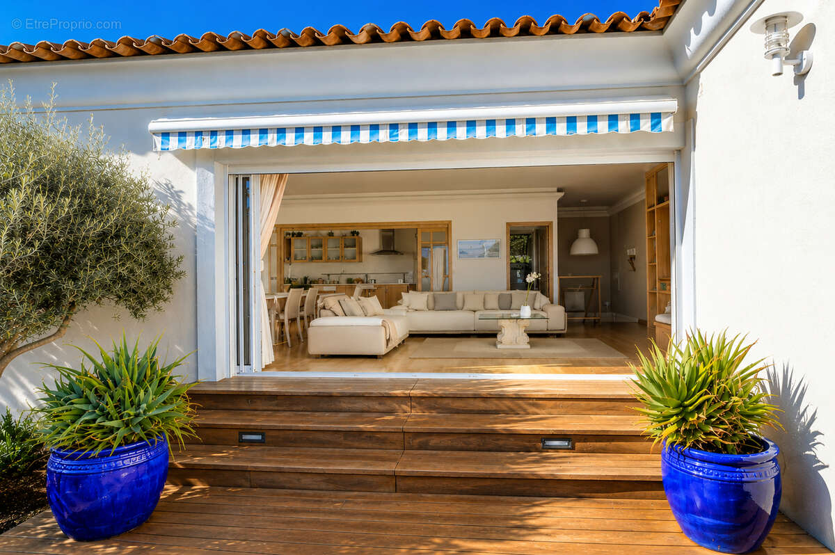 A vendre villa vue mer avec 3 chambres et piscine a saint aygulf - photo 4