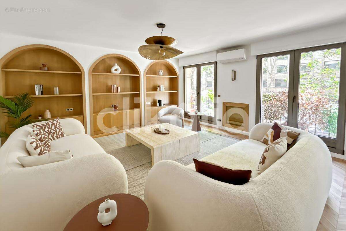 Appartement à PARIS-7E