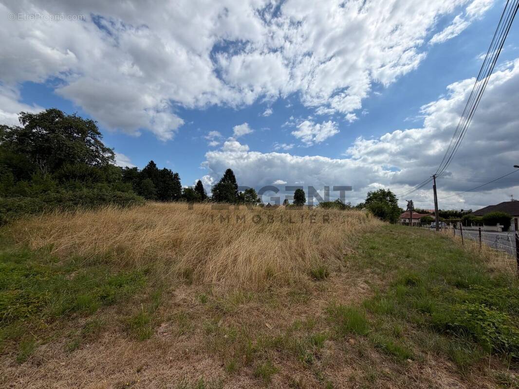 Terrain à PRIX-LES-MEZIERES