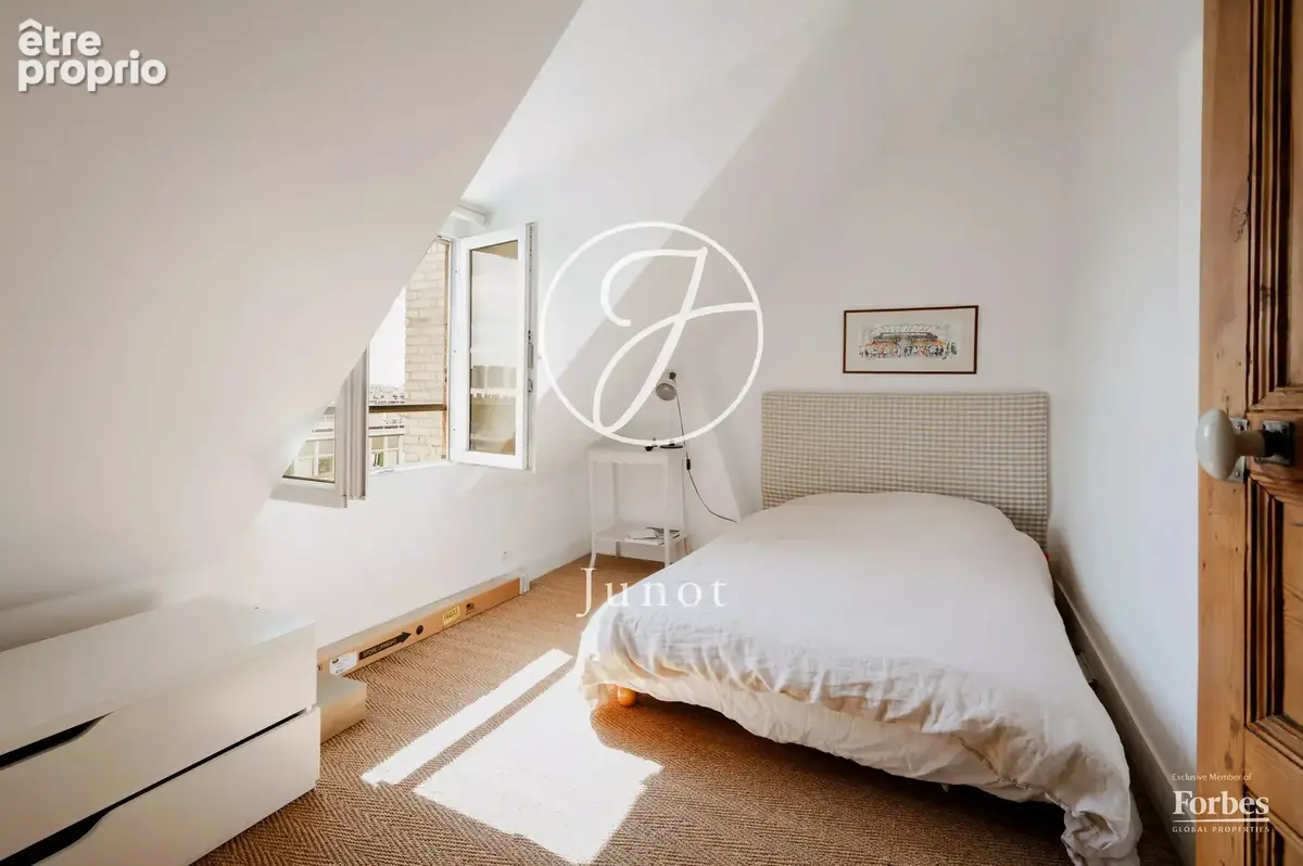 Paris 16e - VILLAGE D'AUTEUIL - Appartement - 5 pièces - 111,83m² Carrez - 127,59m² au sol - 3/4 chambres - Balcon - Derniers ét - photo 8