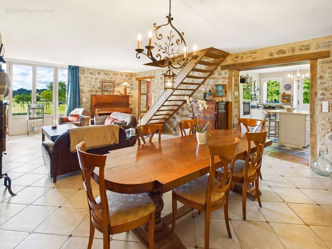 Maison à PIEGUT-PLUVIERS